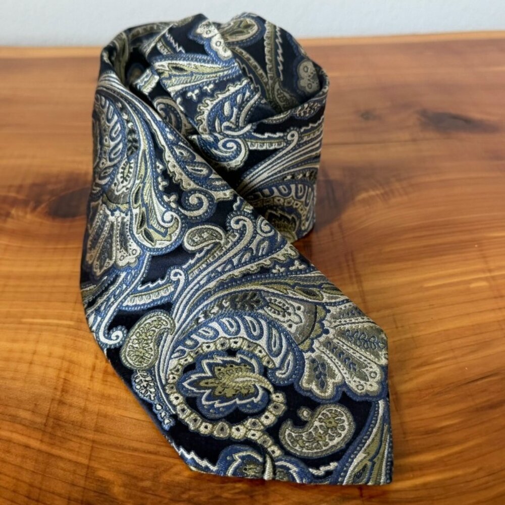 John W. Nordstrom Multicolor Paisley 100% Silk Made in the USA Men's Neck Tie